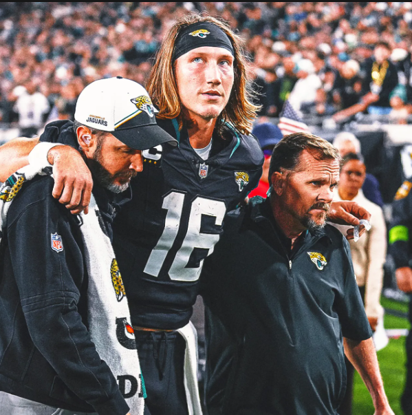 Trevor Lawrence leaving the field after sustaining injury